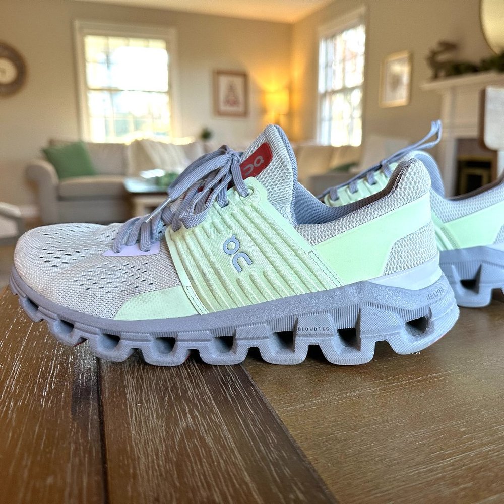 On Women's Cloudswift 2 - Ice